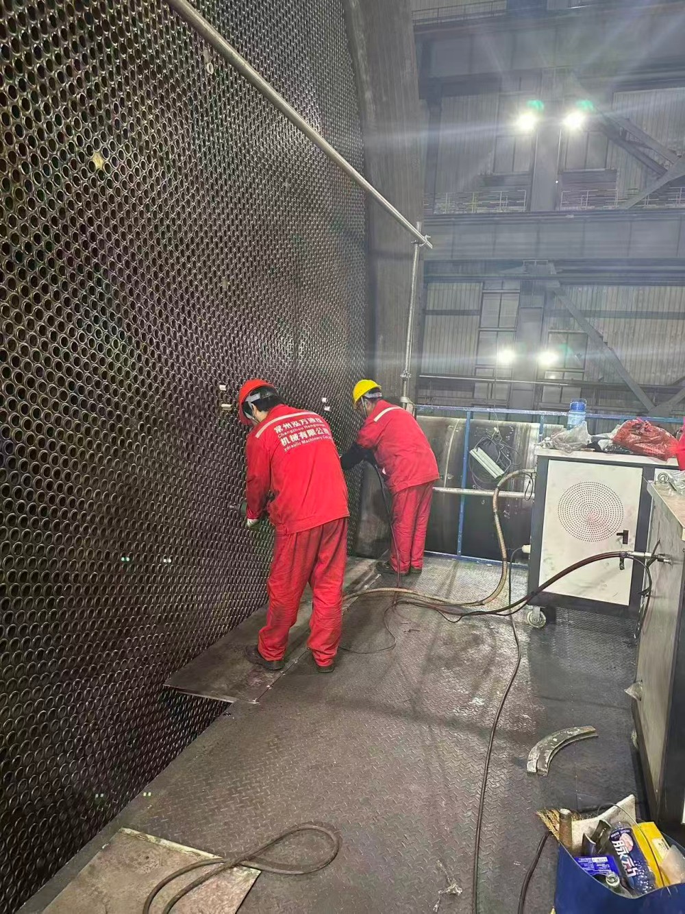 外包胀管现场